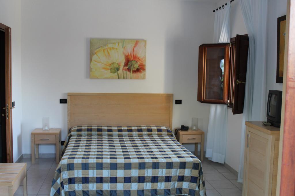 Albergo Villa Vittoria Rodi Garganico Oda fotoğraf