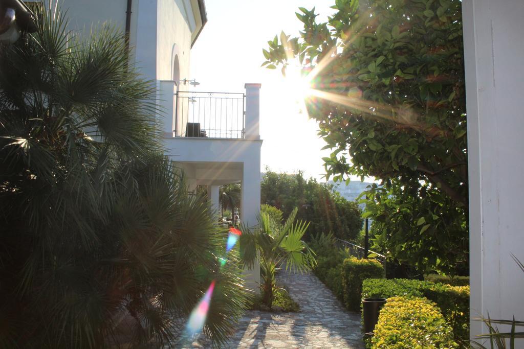 Albergo Villa Vittoria Rodi Garganico Dış mekan fotoğraf