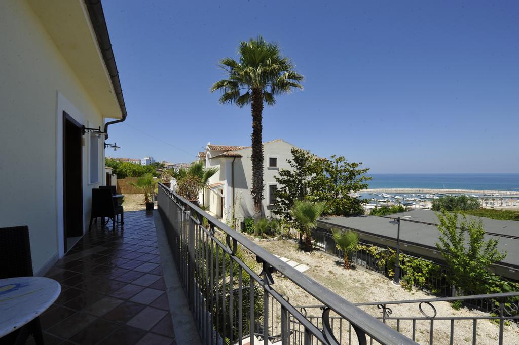 Albergo Villa Vittoria Rodi Garganico Dış mekan fotoğraf