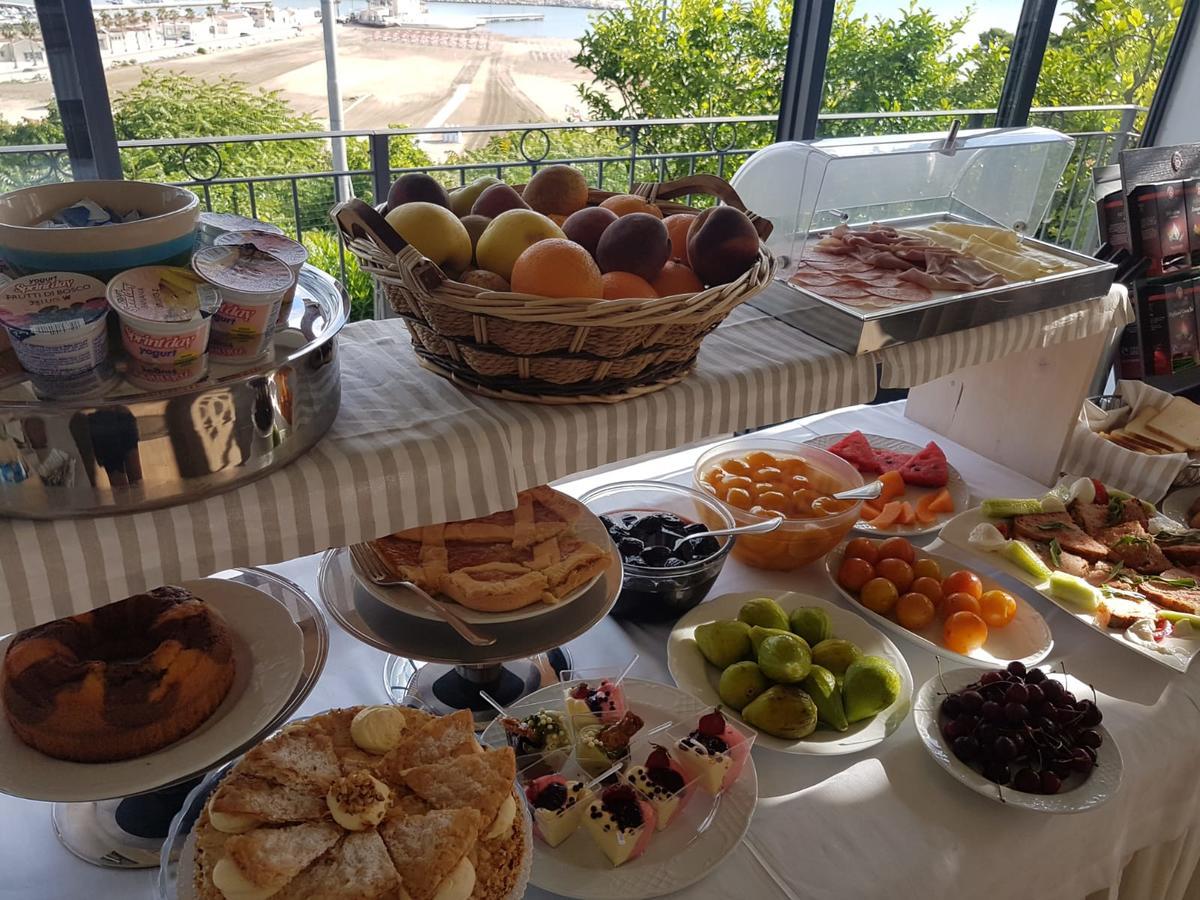 Albergo Villa Vittoria Rodi Garganico Dış mekan fotoğraf